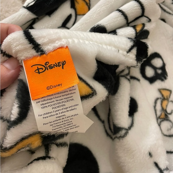 NWT Disney Minnie and Mickey Mouse Halloween Oversized Blanket - Picture 4 of 4